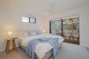 4 Schlafzimmer, Schreibtisch, Bügeleisen/Bügelbrett, Reisekinderbett