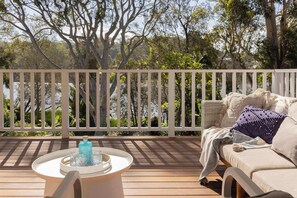 Property grounds - Surf Lodge Avoca Beach, Waterfront and Pool (Avoca Beach)