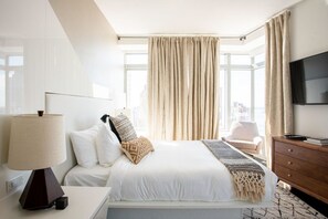 Iron/ironing board, WiFi, bed sheets - Amazing Tribeca Studio w/ Doorman, Gym & Roof Deck, by Blueground (Downtown)