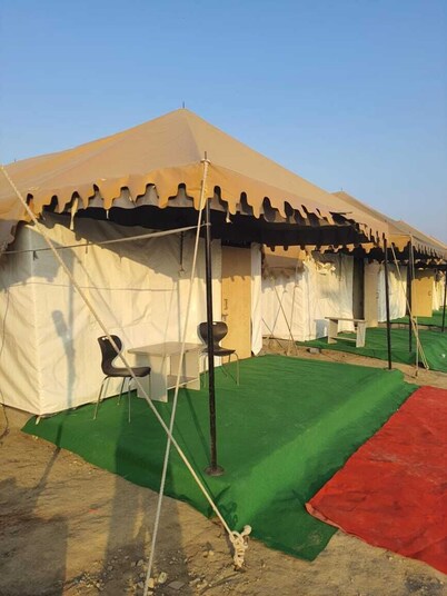DESERT INN CAMP 