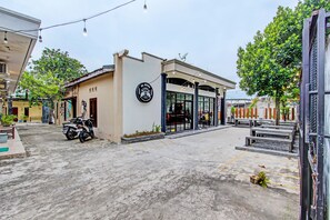 Front of property - OYO Life 92184 Mr Brown Homestay (Rembang)