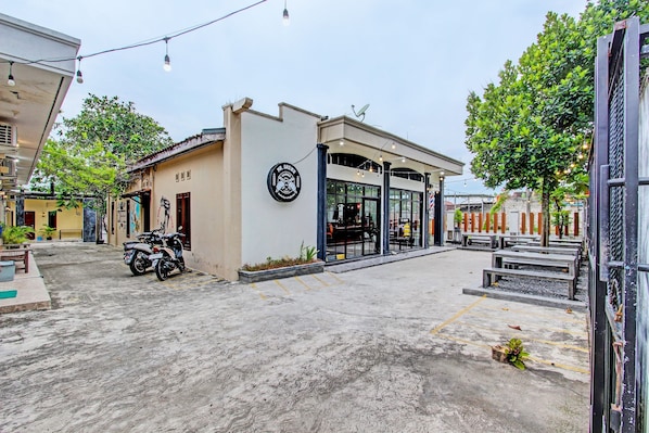 Front of property - OYO Life 92184 Mr Brown Homestay (Rembang)