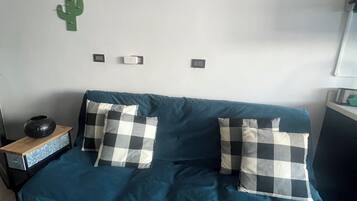 Smart-tv, boeken en een stereo