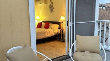 4 bedrooms, desk, iron/ironing board, travel cot