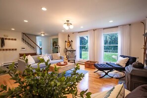 Smart TV, books, stereo - Stunning Vermont Mountain Escape Minutes to Skiing (Bridgewater)