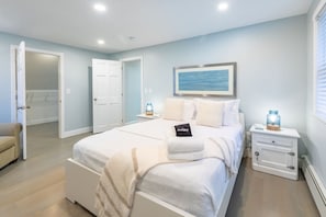4 bedrooms, desk, iron/ironing board, travel crib