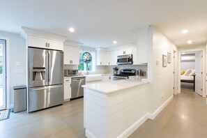 Fridge, microwave, oven, stovetop - Classic Renovated Cape Cod Getaway (Falmouth)