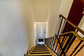Interior - Apartment 'Ferienhaus Diekster - Obergeschoss' with Shared Terrace, Private Garden and Wi-Fi (Norden-Norddeich)