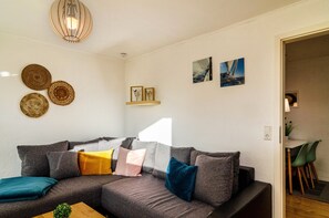 TV - Apartment 'Ferienhaus Diekster - Erdgeschoss 2' with Private Terrace, Private Garden and Wi-Fi (Norden-Norddeich)