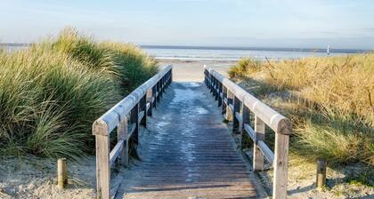 Apartment 'Ferienhaus Diekster - Erdgeschoss 2' with Private Terrace, Private Garden and Wi-Fi