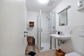 淋浴设施、毛巾