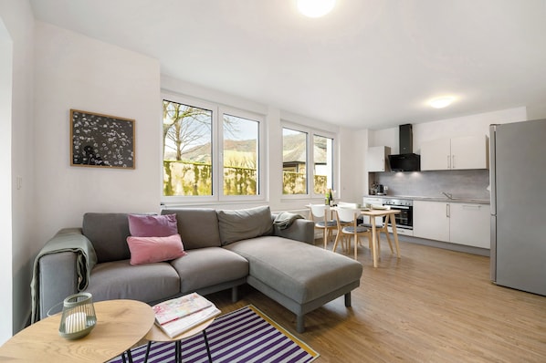 TV - Apartment 'Rieslingglück' with Wi-Fi (Trittenheim)