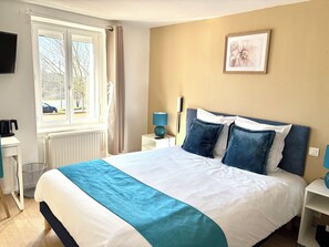 Comfort Double Room | Desk, laptop workspace, blackout drapes, free WiFi - Comme chez soi (Jas)