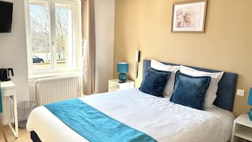 Chambre Double Confort | Bureau, espace de travail pour ordinateur portable, rideaux occultants