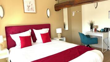 Chambre Double Confort | Bureau, espace de travail pour ordinateur portable, rideaux occultants