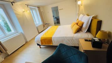 Comfort Double Room | Desk, laptop workspace, blackout drapes, free WiFi