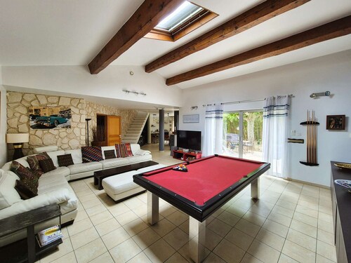 Pool, beach on foot, billard, babyfoot, ping pong, BBQ