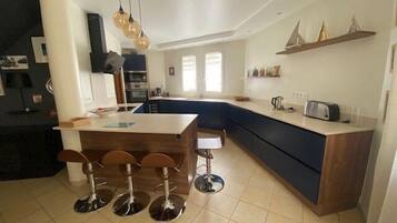 Réfrigérateur, four, lave-vaisselle