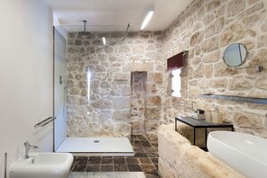Een douche, een haardroger