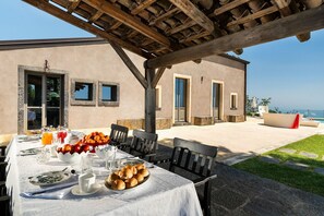 Outdoor dining - Villa Torre Etnea - Zafferana Etnea ,Sicily (Zafferana Etnea)