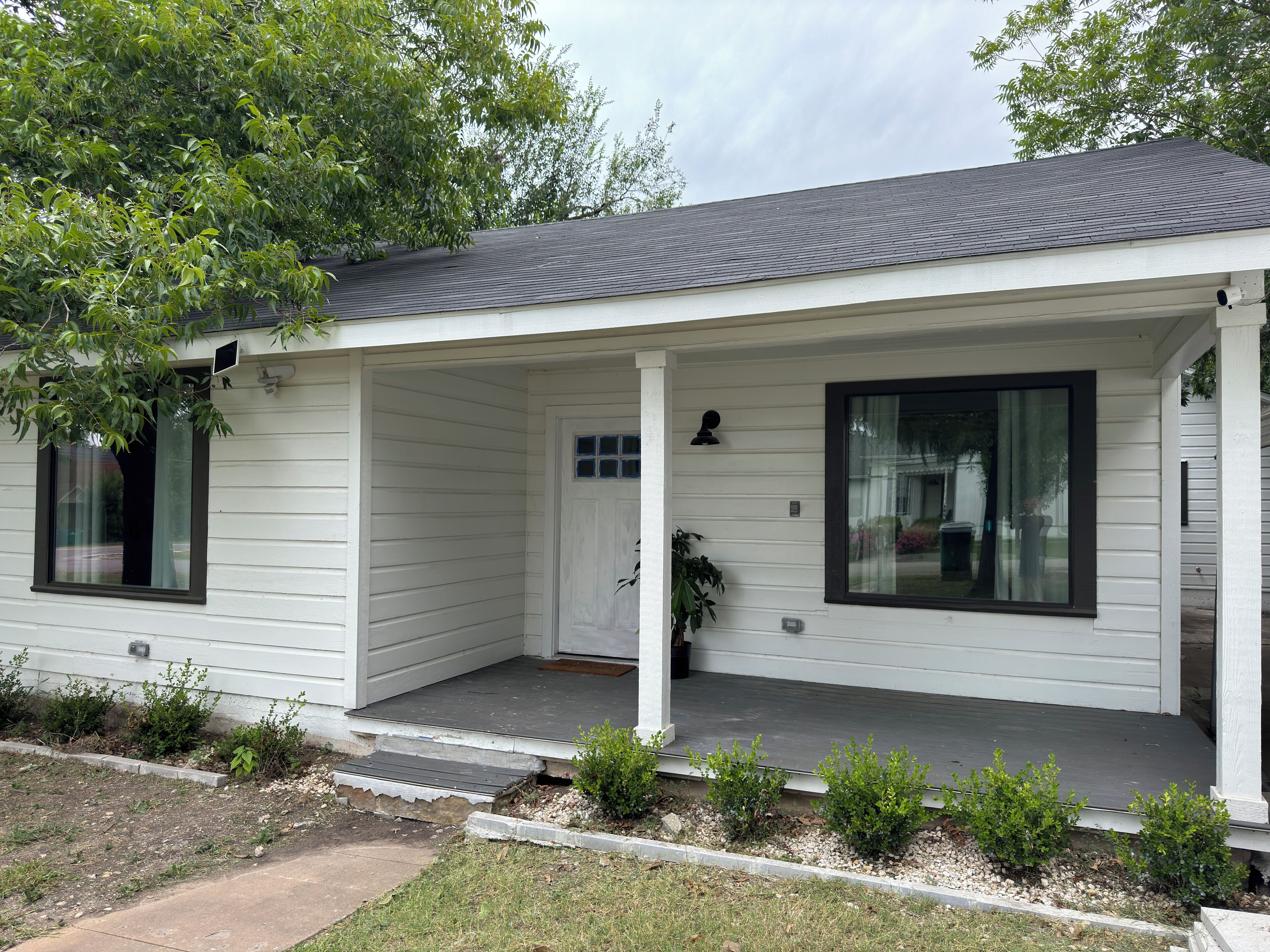 Clean Modern Farmhouse in Taylor, just 5 minutes to the New Samsung Campus. 
