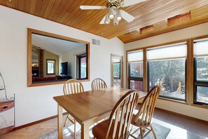 Dining - Spacious & sunlit mountain retreat with patio, fireplace & great nature views (Monument)