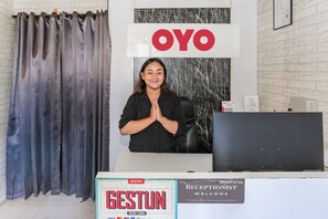 Reception - Capital O 93371 Pelangi Residence 5 (South Tangerang)