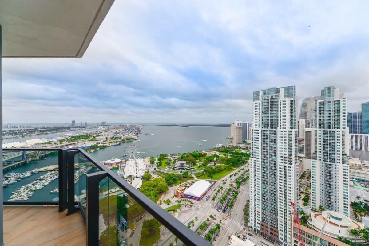 Luxury & Stylish Studio Next to Bayside