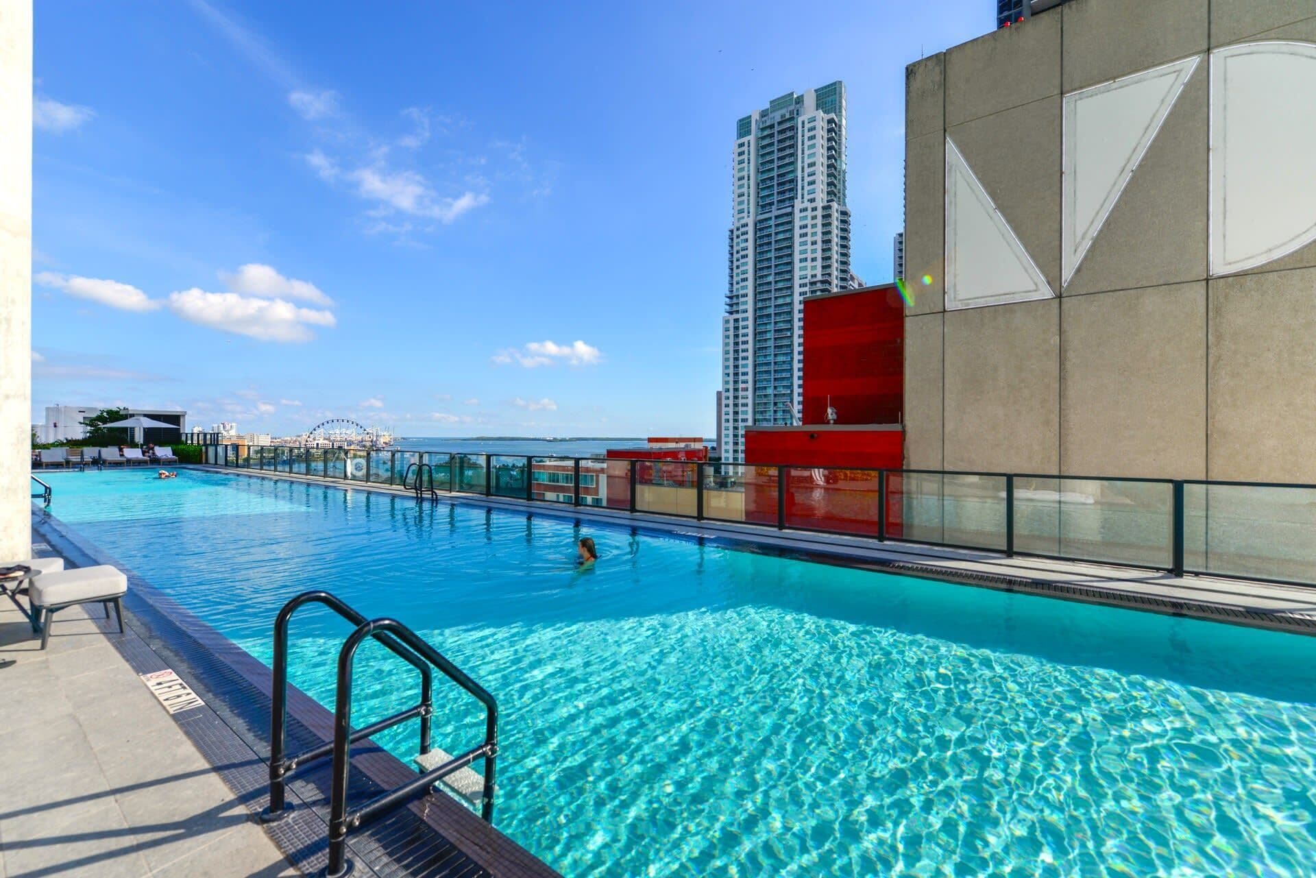 Quiet Bayside Studio Overlooking the City