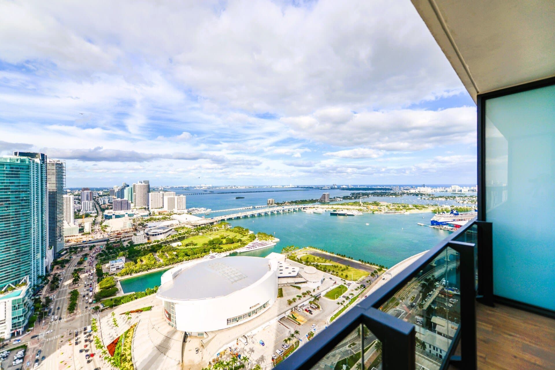 Stylish Studio with City View at Bayside