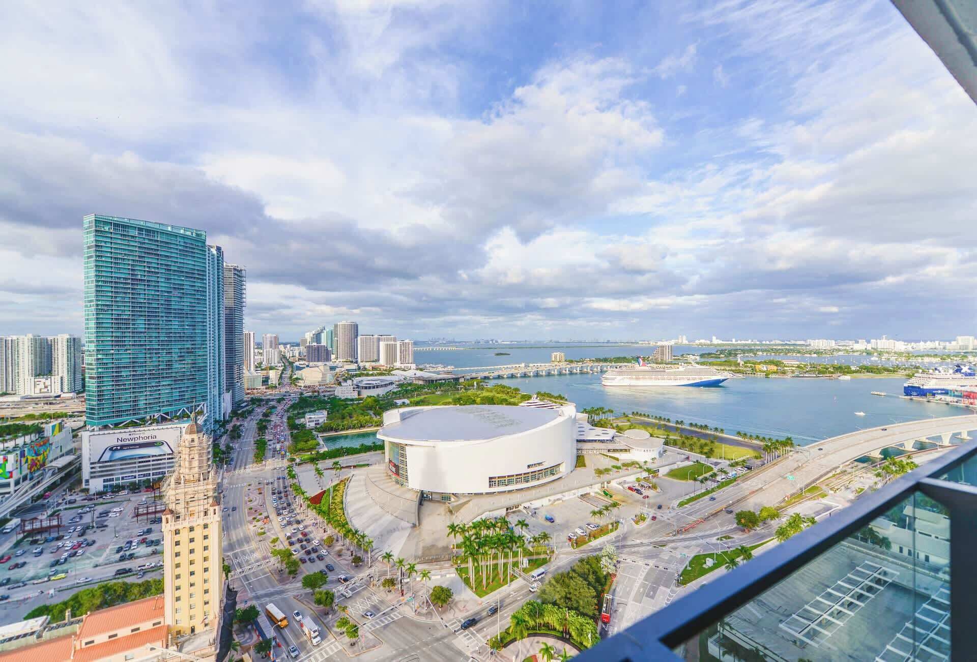 Bay View Studio with Pool at Downtown Miami!