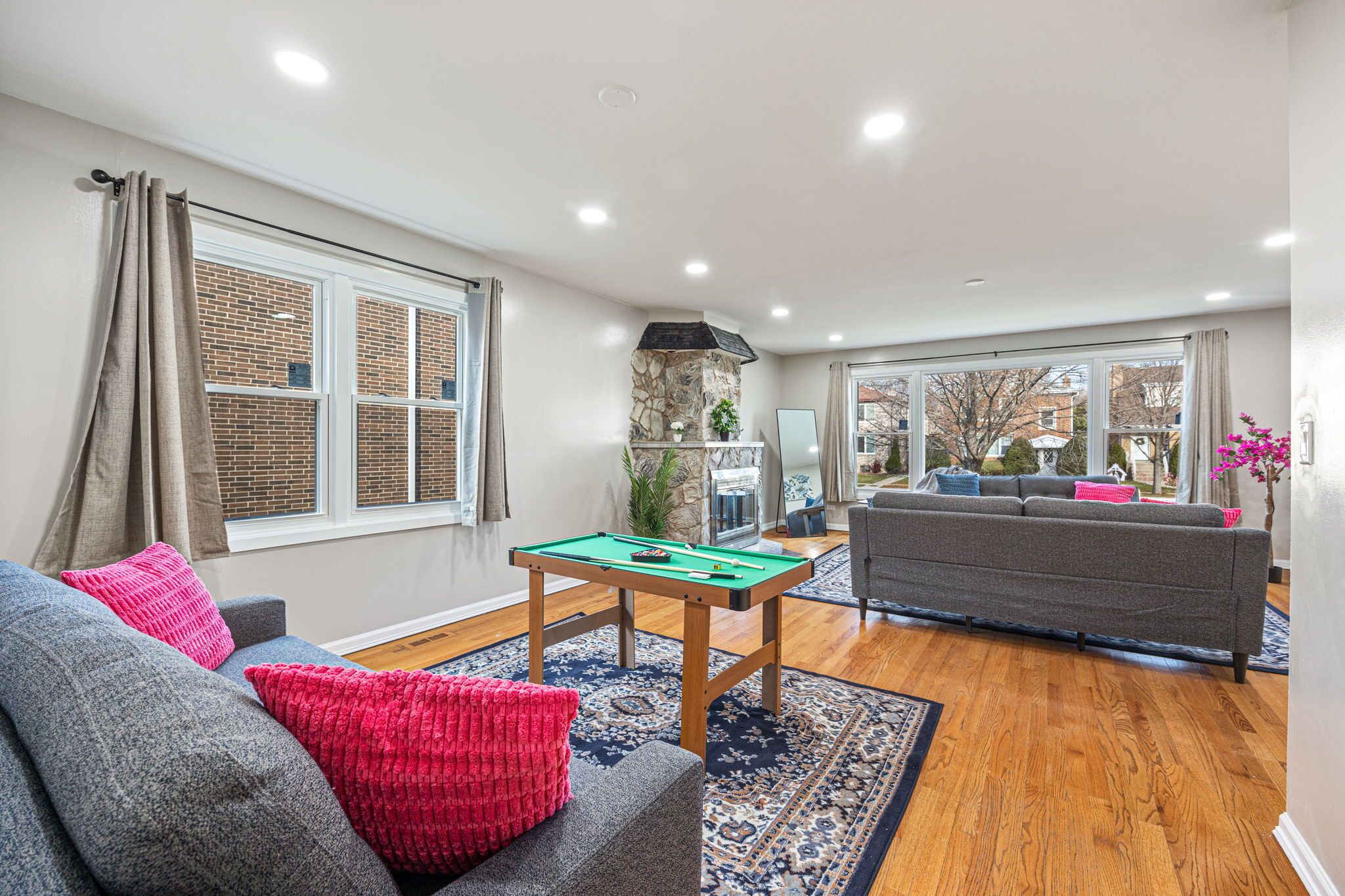 Spacious Skokie Condo - 4 Beds!