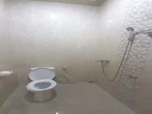 Standard Double Room | Bathroom | Shower, towels, soap - Hotel O Family Homestay Syariah (Binjai)
