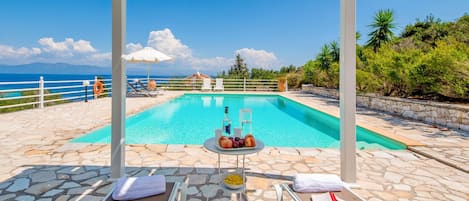 Villa, Smoking