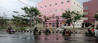 OYO 93388 Enjoy Homestay & Cafe