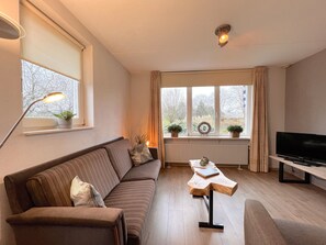TV - Beautiful holiday home in Velden in Limburg (Velden)