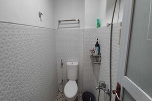 Habitación doble Deluxe | Baño | Regadera, toallas, jabón 