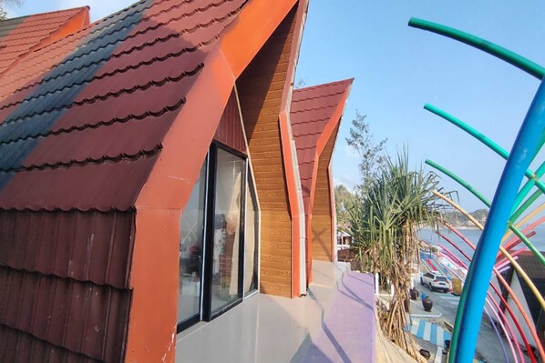 Vista frontal de la propiedad