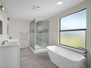 Shower, hair dryer, towels - Villa Belle Mer- Executive Pool Residence (Sanibel)