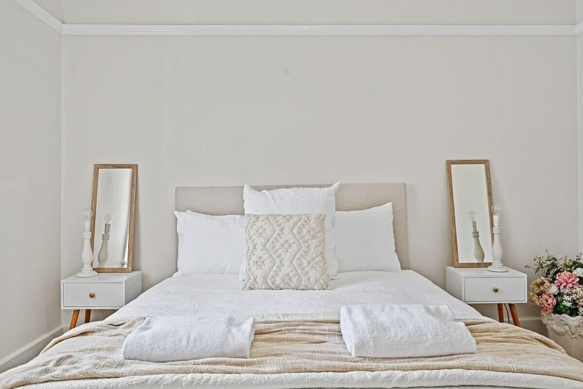 3 slaapkamers, een strijkplank/strijkijzer, reisbedje, wifi