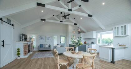 Hamptons Cottage - Refined Living, Light-Filled
