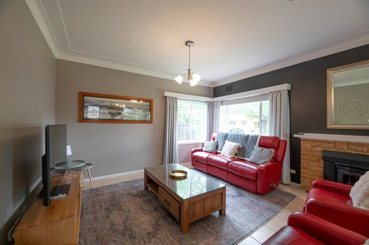 TV, caminetto, studio