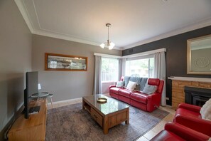 Fernseher, Kamin, Arbeitsbereiche