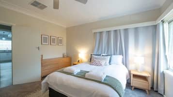 3 bedrooms, desk, iron/ironing board, travel crib