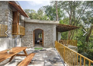 Vista frontal de la propiedad