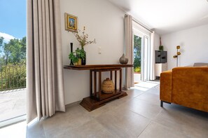 TV, fireplace, ping pong - Mas des Violettes – Luxury vacation villa in the Alpes-Maritimes (Tourretes sur Loup)