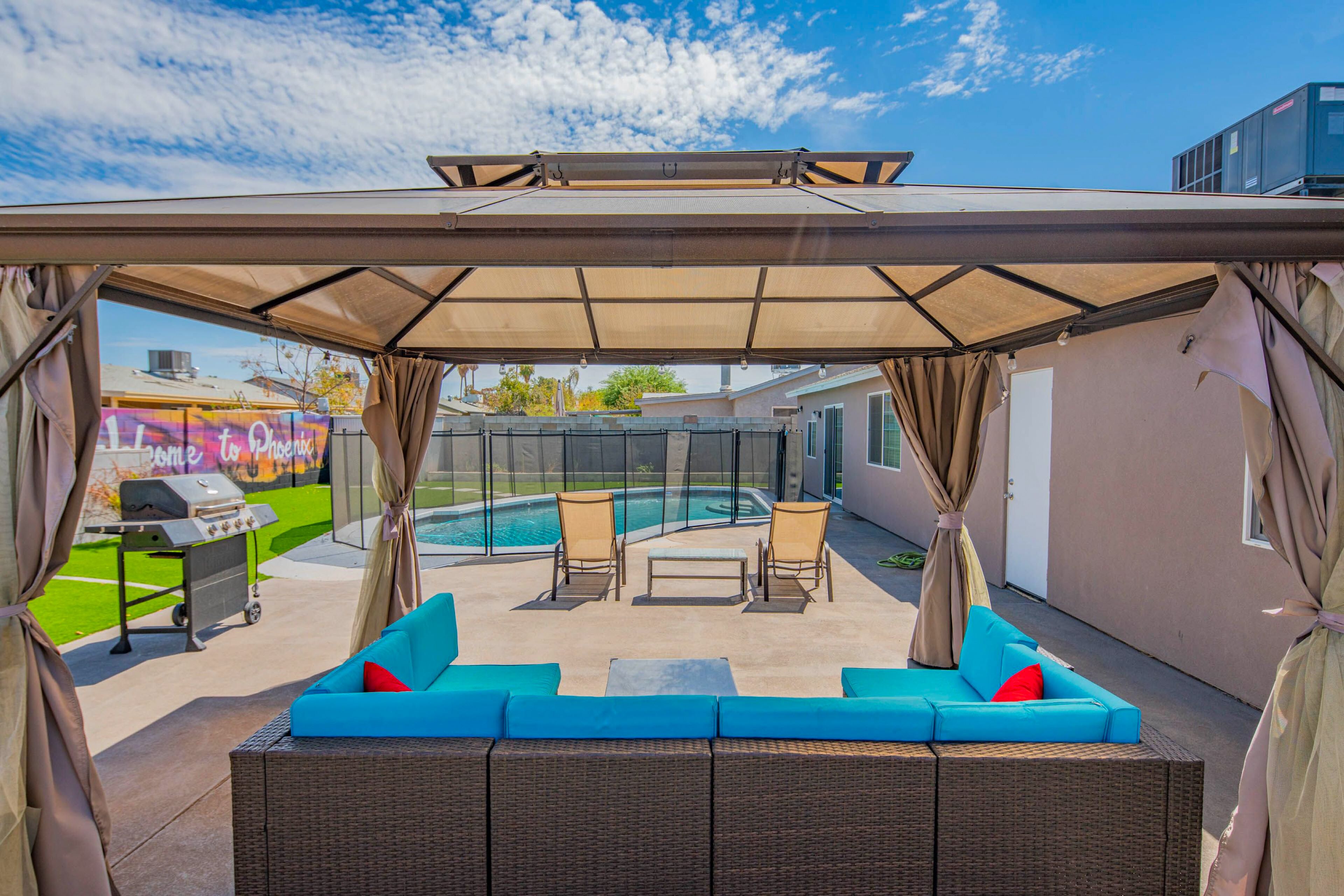 Phoenix Oasis w/ Outdoor Pool + Putting Green!