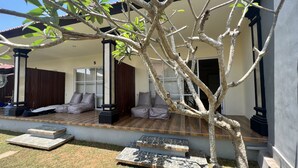 Asrama Umum Basic | Teras/patio