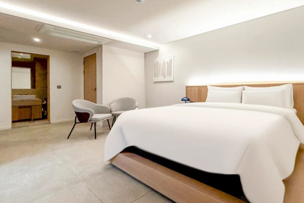 Deluxe Double Room | 1 bedroom, premium bedding, down duvets, desk