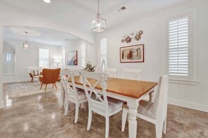 Dining - Prime Location | Walk to Liberty Stadium (Memphis)
